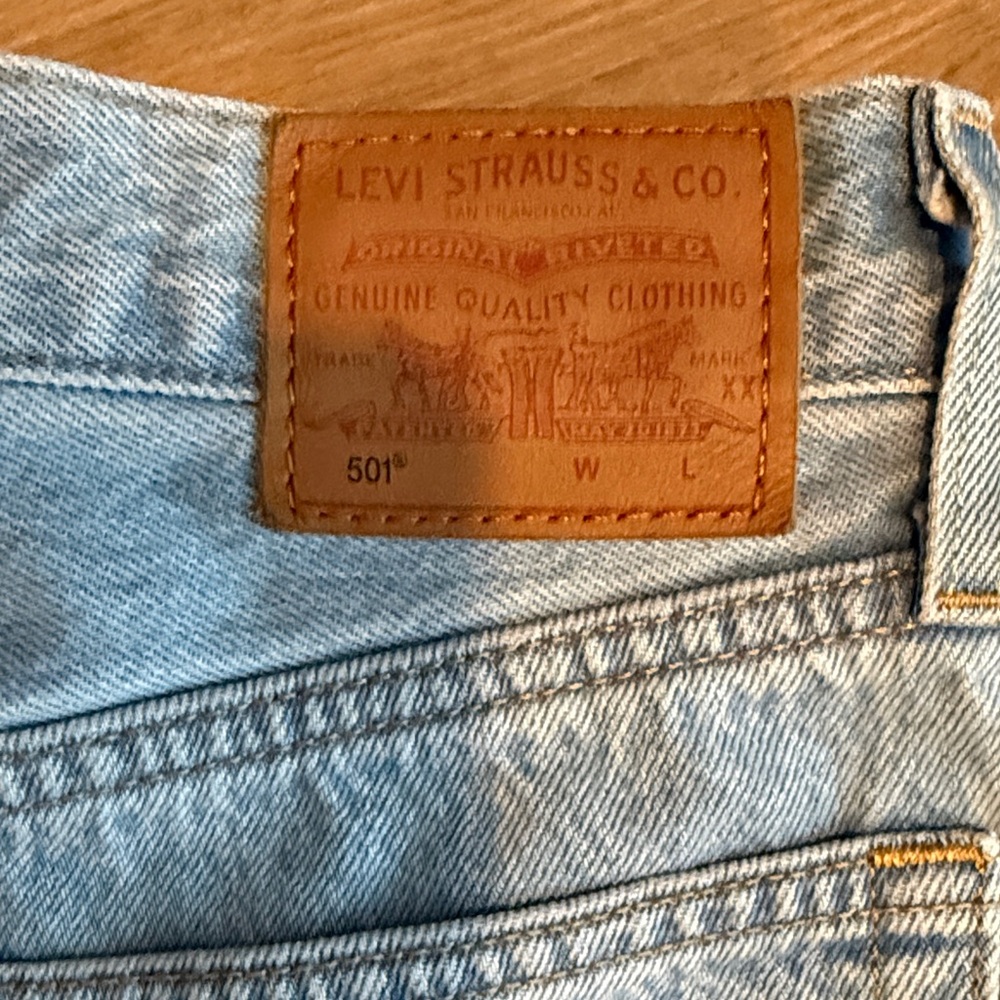 Levi's Light Blue Women's Jeans - Picture 3 of 9